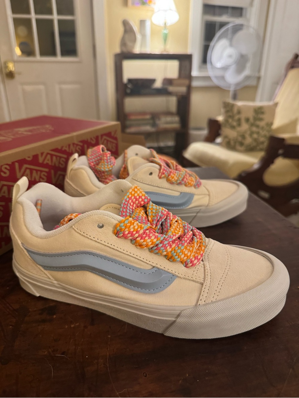 Vans Kids Cream Low-Top Sneakers with Light Blue Stripe and Multicolor Laces